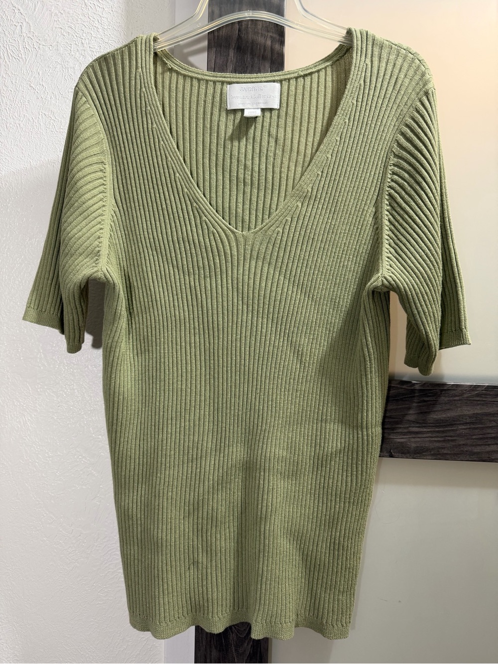 Avenue Ribbed V-Neck Short Sleeve Sweater in Olive